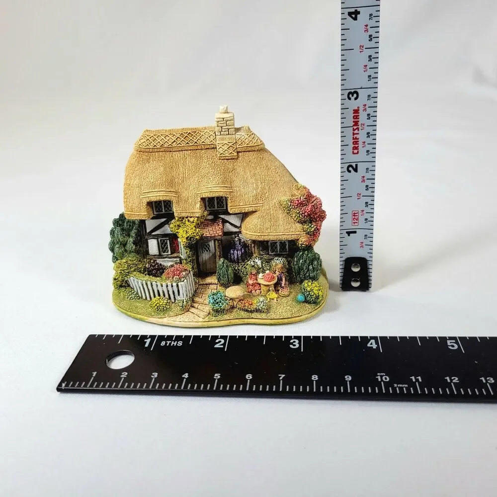 Lilliput Lane Little Garden Party L2570 Vintage 2002 Cottagecore Fairy House
